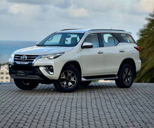 TOYOTA HILUX SW4 2.8 SRX DIAMOND 4X4 7 LUGARES 16V TURBO INTERCOOLER DIESEL 4P AUTOMÁTICO